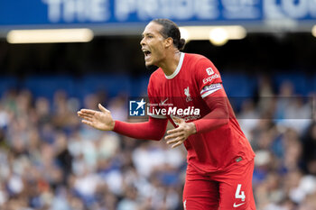 2023-08-13 - Liverpool defender Virgil van Dijk (4) during the English championship Premier League football match between Chelsea and Liverpool on 13 August 2023 at Stamford Bridge in London, England - FOOTBALL - ENGLISH CHAMP - CHELSEA V LIVERPOOL - ENGLISH PREMIER LEAGUE - SOCCER