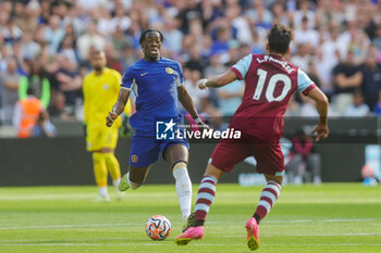 2023-08-20 - Chelsea defender Axel Disasi (2) during the English championship Premier League football match between West Ham United and Chelsea on 20 August 2023 at the London Stadium in London, England - FOOTBALL - ENGLISH CHAMP - WEST HAM V CHELSEA - ENGLISH PREMIER LEAGUE - SOCCER