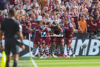 2023-08-20 - West Ham United defender Nayef Aguerd (27) celebrates with teammates after scoring a goal 1-0 during the English championship Premier League football match between West Ham United and Chelsea on 20 August 2023 at the London Stadium in London, England - FOOTBALL - ENGLISH CHAMP - WEST HAM V CHELSEA - ENGLISH PREMIER LEAGUE - SOCCER