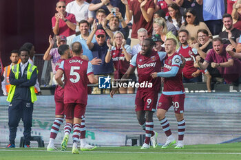 2023-08-20 - West Ham United forward Michail Antonio (9) celebrates with teammates after scoring a goal 2-1 during the English championship Premier League football match between West Ham United and Chelsea on 20 August 2023 at the London Stadium in London, England - FOOTBALL - ENGLISH CHAMP - WEST HAM V CHELSEA - ENGLISH PREMIER LEAGUE - SOCCER