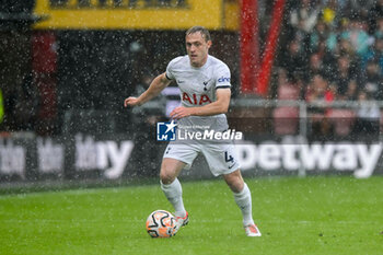 2023-08-26 - Oliver Skipp (4) of Tottenham Hotspur during the English championship Premier League football match between Bournemouth and Tottenham Hotspur on 26 August 2023 at the Vitality Stadium in Bournemouth, England - FOOTBALL - ENGLISH CHAMP - BOURNEMOUTH V TOTTENHAM - ENGLISH PREMIER LEAGUE - SOCCER