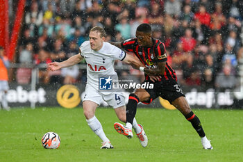 2023-08-26 - Oliver Skipp (4) of Tottenham Hotspur battles for possession with Jaidon Anthony (32) of AFC Bournemouth during the English championship Premier League football match between Bournemouth and Tottenham Hotspur on 26 August 2023 at the Vitality Stadium in Bournemouth, England - FOOTBALL - ENGLISH CHAMP - BOURNEMOUTH V TOTTENHAM - ENGLISH PREMIER LEAGUE - SOCCER