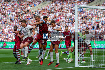 2023-09-16 - Tomas Soucek (28) of West Ham United heads towards goal during the Premier League match between West Ham United and Manchester City at the London Stadium, London, England on 16 September 2023. Photo Nigel Keene/ProSportsImages / DPPI - FOOTBALL - ENGLISH CHAMP - WEST HAM V MANCHESTER CITY - ENGLISH PREMIER LEAGUE - SOCCER