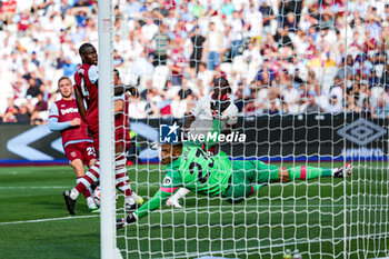 2023-09-16 - Goal 1-1 Jeremy Doku (11) of Manchester City scores a goal during the Premier League match between West Ham United and Manchester City at the London Stadium, London, England on 16 September 2023. Photo Nigel Keene/ProSportsImages / DPPI - FOOTBALL - ENGLISH CHAMP - WEST HAM V MANCHESTER CITY - ENGLISH PREMIER LEAGUE - SOCCER