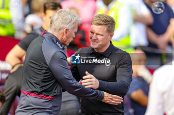 2023-10-09 - David Moyes Manager of West Ham United greets Eddie Howe Manager of Newcastle during the English championship Premier League football match between West Ham United and Newcastle United on 8 October 2023 at the London Stadium in London, England - FOOTBALL - ENGLISH CHAMP - WEST HAM V NEWCASTLE - ENGLISH PREMIER LEAGUE - SOCCER