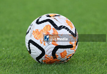2023-10-21 - Official match ball, Nike Aerow Sculpt during the English championship Premier League football match between Sheffield United and Manchester United on 21 October 2023 at Bramall Lane in Sheffield, England - FOOTBALL - ENGLISH CHAMP - SHEFFIELD V MANCHESTER UNITED - ENGLISH PREMIER LEAGUE - SOCCER