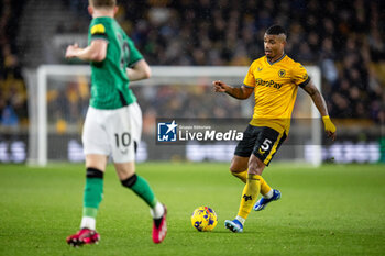 2023-10-28 - Wolverhampton Wanderers midfielder Mario Lemina during the English championship Premier League football match between Wolverhampton Wanderers and Newcastle United on 28 October 2023 at Molineux in Wolverhampton, England - FOOTBALL - ENGLISH CHAMP - WOLVERHAMPTON V NEWCASTLE - ENGLISH PREMIER LEAGUE - SOCCER