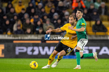 2023-10-28 - Wolverhampton Wanderers defender Craig Dawson (15) and Miguel Almiron of Newcastle during the English championship Premier League football match between Wolverhampton Wanderers and Newcastle United on 28 October 2023 at Molineux in Wolverhampton, England - FOOTBALL - ENGLISH CHAMP - WOLVERHAMPTON V NEWCASTLE - ENGLISH PREMIER LEAGUE - SOCCER
