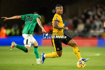 2023-10-28 - Wolverhampton Wanderers midfielder Mario Lemina during the English championship Premier League football match between Wolverhampton Wanderers and Newcastle United on 28 October 2023 at Molineux in Wolverhampton, England - FOOTBALL - ENGLISH CHAMP - WOLVERHAMPTON V NEWCASTLE - ENGLISH PREMIER LEAGUE - SOCCER