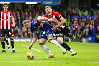 2023-10-29 - Conor Gallagher (23) of Chelsea tussles with Nathan Collins (22) of Brentford during the English championship Premier League football match between Chelsea and Brentford on 28 October 2023 at Stamford Bridge in London, England - FOOTBALL - ENGLISH CHAMP - CHELSEA V BRENTFORD - ENGLISH PREMIER LEAGUE - SOCCER