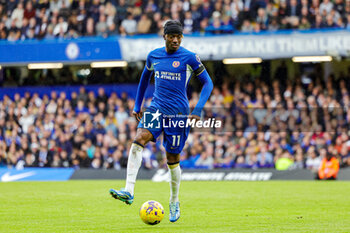 2023-10-29 - Noni Madueke (11) of Chelsea during the English championship Premier League football match between Chelsea and Brentford on 28 October 2023 at Stamford Bridge in London, England - FOOTBALL - ENGLISH CHAMP - CHELSEA V BRENTFORD - ENGLISH PREMIER LEAGUE - SOCCER