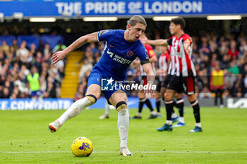 2023-10-29 - Conor Gallagher (23) of Chelsea during the English championship Premier League football match between Chelsea and Brentford on 28 October 2023 at Stamford Bridge in London, England - FOOTBALL - ENGLISH CHAMP - CHELSEA V BRENTFORD - ENGLISH PREMIER LEAGUE - SOCCER
