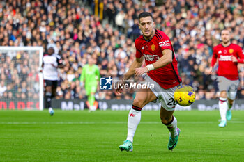 2023-11-04 - Diogo Dalot (20) of Manchester United during the English championship Premier League football match between Fulham and Manchester United on 4 November 2023 at Craven Cottage in London, England - FOOTBALL - ENGLISH CHAMP - FULHAM V MANCHESTER UNITED - ENGLISH PREMIER LEAGUE - SOCCER
