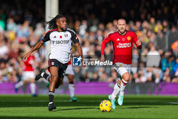 2023-11-04 - Alex Iwobi (22) of Fulham during the English championship Premier League football match between Fulham and Manchester United on 4 November 2023 at Craven Cottage in London, England - FOOTBALL - ENGLISH CHAMP - FULHAM V MANCHESTER UNITED - ENGLISH PREMIER LEAGUE - SOCCER
