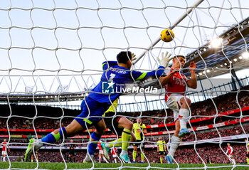 2023-11-11 - Leandro Trossard (19) of Arsenal scores a goal 1-0 during the English championship Premier League football match between Arsenal and Burnley on 11 November 2023 at the Emirates Stadium in London, England - FOOTBALL - ENGLISH CHAMP - ARSENAL V BURNLEY - ENGLISH PREMIER LEAGUE - SOCCER