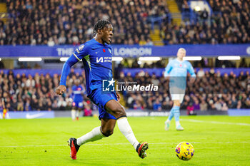 2023-11-13 - Axel Disasi (2) of Chelsea during the English championship Premier League football match between Chelsea and Manchester City on 12 November 2023 at Stamford Bridge in London, England - FOOTBALL - ENGLISH CHAMP - CHELSEA V MANCHESTER CITY - ENGLISH PREMIER LEAGUE - SOCCER