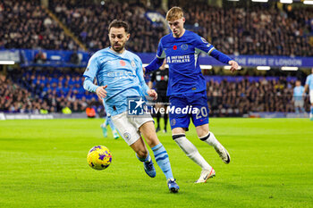 2023-11-13 - Bernardo Silva (20) of Manchester City and Cole Palmer (20) of Chelsea during the English championship Premier League football match between Chelsea and Manchester City on 12 November 2023 at Stamford Bridge in London, England - FOOTBALL - ENGLISH CHAMP - CHELSEA V MANCHESTER CITY - ENGLISH PREMIER LEAGUE - SOCCER