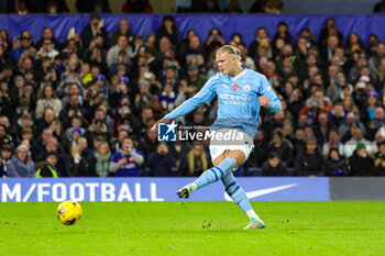 2023-11-13 - Erling Haaland (9) of Manchester City scores from the penalty spot 0-1 during the English championship Premier League football match between Chelsea and Manchester City on 12 November 2023 at Stamford Bridge in London, England - FOOTBALL - ENGLISH CHAMP - CHELSEA V MANCHESTER CITY - ENGLISH PREMIER LEAGUE - SOCCER