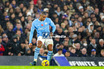 2023-11-13 - Manuel Akanji (25) of Manchester City during the English championship Premier League football match between Chelsea and Manchester City on 12 November 2023 at Stamford Bridge in London, England - FOOTBALL - ENGLISH CHAMP - CHELSEA V MANCHESTER CITY - ENGLISH PREMIER LEAGUE - SOCCER