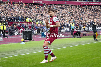 2023-11-12 - West Ham United midfielder Lucas Paqueta (10) scores and celebrates 1-0 during the English championship Premier League football match between West Ham United and Nottingham Forest on 12 November 2023 at the London Stadium in London, England - FOOTBALL - ENGLISH CHAMP - WEST HAM V NOTTINGHAM - ENGLISH PREMIER LEAGUE - SOCCER