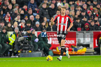 2023-11-25 - Brentford defender Kristoffer Ajer during the English championship Premier League football match between Brentford and Arsenal on 25 November 2023 at Gtech Community Stadium in Brentford, England - FOOTBALL - ENGLISH CHAMP - BRENTFORD V ARSENAL - ENGLISH PREMIER LEAGUE - SOCCER