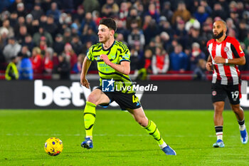 2023-11-25 - Arsenal midfielder Declan Rice during the English championship Premier League football match between Brentford and Arsenal on 25 November 2023 at Gtech Community Stadium in Brentford, England - FOOTBALL - ENGLISH CHAMP - BRENTFORD V ARSENAL - ENGLISH PREMIER LEAGUE - SOCCER