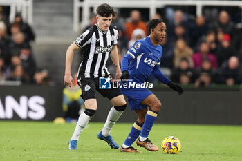 2023-11-25 - Raheem Sterling of Chelsea and Tino Livramento of Newcastle during the English championship Premier League football match between Newcastle United and Chelsea on 25 November 2023 at St James's Park in Newcastle, England - FOOTBALL - ENGLISH CHAMP - NEWCASTLE V CHELSEA - ENGLISH PREMIER LEAGUE - SOCCER