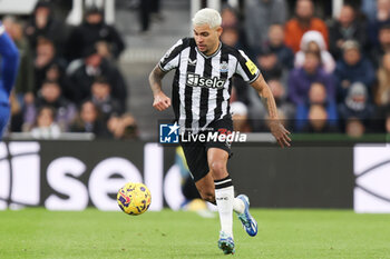 2023-11-25 - Bruno Guimaraes of Newcastle during the English championship Premier League football match between Newcastle United and Chelsea on 25 November 2023 at St James's Park in Newcastle, England - FOOTBALL - ENGLISH CHAMP - NEWCASTLE V CHELSEA - ENGLISH PREMIER LEAGUE - SOCCER