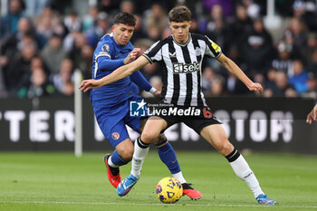 2023-11-25 - Lewis Miley of Newcastle and Enzo Fernandez of Chelsea during the English championship Premier League football match between Newcastle United and Chelsea on 25 November 2023 at St James's Park in Newcastle, England - FOOTBALL - ENGLISH CHAMP - NEWCASTLE V CHELSEA - ENGLISH PREMIER LEAGUE - SOCCER