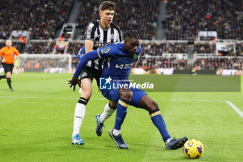2023-11-25 - Lesley Ugochukwu of Chelsea and Lewis Miley of Newcastle during the English championship Premier League football match between Newcastle United and Chelsea on 25 November 2023 at St James's Park in Newcastle, England - FOOTBALL - ENGLISH CHAMP - NEWCASTLE V CHELSEA - ENGLISH PREMIER LEAGUE - SOCCER