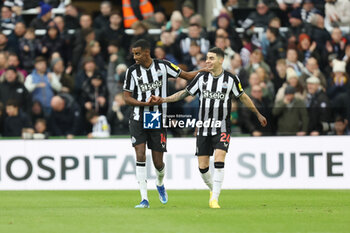 2023-11-25 - Alexander Isak of Newcastle celebrates his goal 1-0 with Miguel Almiron during the English championship Premier League football match between Newcastle United and Chelsea on 25 November 2023 at St James's Park in Newcastle, England - FOOTBALL - ENGLISH CHAMP - NEWCASTLE V CHELSEA - ENGLISH PREMIER LEAGUE - SOCCER