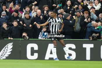 2023-11-25 - Alexander Isak of Newcastle celebrates his goal 1-0 during the English championship Premier League football match between Newcastle United and Chelsea on 25 November 2023 at St James's Park in Newcastle, England - FOOTBALL - ENGLISH CHAMP - NEWCASTLE V CHELSEA - ENGLISH PREMIER LEAGUE - SOCCER