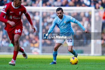 2023-11-25 - Manchester City midfielder Bernardo Silva during the English championship Premier League football match between Manchester City and Liverpool on 25 November 2023 at the Etihad Stadium in Manchester, England - FOOTBALL - ENGLISH CHAMP - MANCHESTER CITY V LIVERPOOL - ENGLISH PREMIER LEAGUE - SOCCER