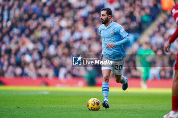 2023-11-25 - Manchester City midfielder Bernardo Silva during the English championship Premier League football match between Manchester City and Liverpool on 25 November 2023 at the Etihad Stadium in Manchester, England - FOOTBALL - ENGLISH CHAMP - MANCHESTER CITY V LIVERPOOL - ENGLISH PREMIER LEAGUE - SOCCER