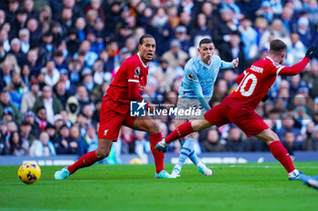 2023-11-25 - Manchester City midfielder Phil Foden (47) takes a shot during the English championship Premier League football match between Manchester City and Liverpool on 25 November 2023 at the Etihad Stadium in Manchester, England - FOOTBALL - ENGLISH CHAMP - MANCHESTER CITY V LIVERPOOL - ENGLISH PREMIER LEAGUE - SOCCER
