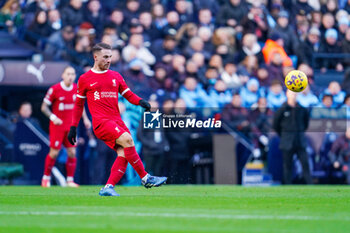 2023-11-25 - Liverpool midfielder Alexis Mac Allister during the English championship Premier League football match between Manchester City and Liverpool on 25 November 2023 at the Etihad Stadium in Manchester, England - FOOTBALL - ENGLISH CHAMP - MANCHESTER CITY V LIVERPOOL - ENGLISH PREMIER LEAGUE - SOCCER