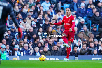 2023-11-25 - Liverpool defender Virgil van Dijk during the English championship Premier League football match between Manchester City and Liverpool on 25 November 2023 at the Etihad Stadium in Manchester, England - FOOTBALL - ENGLISH CHAMP - MANCHESTER CITY V LIVERPOOL - ENGLISH PREMIER LEAGUE - SOCCER