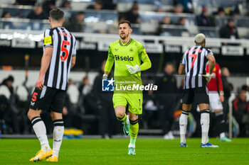 2023-12-02 - Newcastle goalkeeper Martin Dubravka comes on as a substitute during the English championship Premier League football match between Newcastle United and Manchester United on 2 December 2023 at St James’ Park in Newcastle, England - FOOTBALL - ENGLISH CHAMP - NEWCASTLE V MANCHESTER UNITED - ENGLISH PREMIER LEAGUE - SOCCER