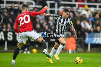 2023-12-02 - Miguel Almiron of Newcastle during the English championship Premier League football match between Newcastle United and Manchester United on 2 December 2023 at St James’ Park in Newcastle, England - FOOTBALL - ENGLISH CHAMP - NEWCASTLE V MANCHESTER UNITED - ENGLISH PREMIER LEAGUE - SOCCER