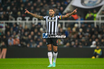 2023-12-02 - Jamaal Lascelles of Newcastle during the English championship Premier League football match between Newcastle United and Manchester United on 2 December 2023 at St James’ Park in Newcastle, England - FOOTBALL - ENGLISH CHAMP - NEWCASTLE V MANCHESTER UNITED - ENGLISH PREMIER LEAGUE - SOCCER