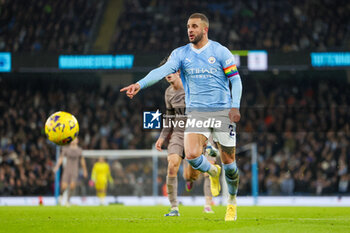 2023-12-03 - Manchester City defender Kyle Walker during the English championship Premier League football match between Manchester City and Tottenham Hotspur on 3 December 2023 at the Etihad Stadium in Manchester, England - FOOTBALL - ENGLISH CHAMP - MANCHESTER CITY V TOTTENHAM - ENGLISH PREMIER LEAGUE - SOCCER