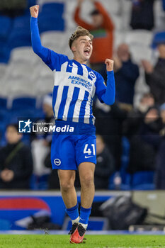 06/12/2023 - Brighton & Hove Albion FC midfielder Jack Hinshelwood (41) celebrates his goal 2-1 during the English championship Premier League football match between Brighton and Hove Albion and Brentford on 6 December 2023 at the American Express Stadium in Brighton and Hove, England - FOOTBALL - ENGLISH CHAMP - BRIGHTON V BRENTFORD - ENGLISH PREMIER LEAGUE - CALCIO