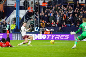 2023-12-11 - Jack Grealish (10) of Manchester City scores a goal 1-2 during the English championship Premier League football match between Luton Town and Manchester City on 10 December 2023 at Kenilworth Road in Luton, England - FOOTBALL - ENGLISH CHAMP - LUTON TOWN V MANCHESTER CITY - ENGLISH PREMIER LEAGUE - SOCCER