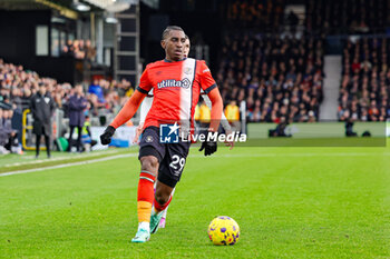 2023-12-11 - Amari'i Bell (29) of Luton Town during the English championship Premier League football match between Luton Town and Manchester City on 10 December 2023 at Kenilworth Road in Luton, England - FOOTBALL - ENGLISH CHAMP - LUTON TOWN V MANCHESTER CITY - ENGLISH PREMIER LEAGUE - SOCCER