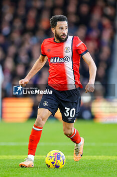 2023-12-11 - Andros Townsend (30) of Luton Town during the English championship Premier League football match between Luton Town and Manchester City on 10 December 2023 at Kenilworth Road in Luton, England - FOOTBALL - ENGLISH CHAMP - LUTON TOWN V MANCHESTER CITY - ENGLISH PREMIER LEAGUE - SOCCER