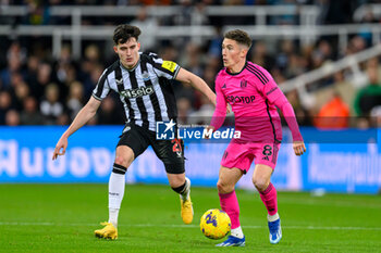 2023-12-16 - Harry Wilson of Fulham holds off Tino Livramento of Newcastle during the English championship Premier League football match between Newcastle United and Fulham on 16 December 2023 at St. James' Park in Newcastle, England - FOOTBALL - ENGLISH CHAMP - NEWCASTLE V FULHAM - ENGLISH PREMIER LEAGUE - SOCCER