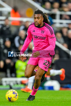 2023-12-16 - Alex Iwobi of Fulham during the English championship Premier League football match between Newcastle United and Fulham on 16 December 2023 at St. James' Park in Newcastle, England - FOOTBALL - ENGLISH CHAMP - NEWCASTLE V FULHAM - ENGLISH PREMIER LEAGUE - SOCCER