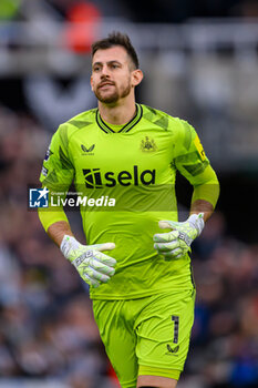 2023-12-16 - Newcastle goalkeeper Martin Dubravka during the English championship Premier League football match between Newcastle United and Fulham on 16 December 2023 at St. James' Park in Newcastle, England - FOOTBALL - ENGLISH CHAMP - NEWCASTLE V FULHAM - ENGLISH PREMIER LEAGUE - SOCCER