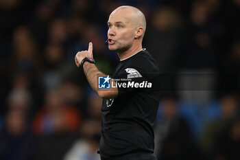2023-12-16 - Referee Paul Tierney during the English championship Premier League football match between Manchester City and Crystal Palace on 16 December 2023 at the Etihad Stadium in Manchester, England - FOOTBALL - ENGLISH CHAMP - MANCHESTER CITY V CRYSTAL PALACE - ENGLISH PREMIER LEAGUE - SOCCER