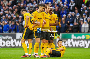 2023-12-24 - A Wolverhampton Wanderers wall sets up for a Chelsea free kick during the English championship Premier League football match between Wolverhampton Wanderers and Chelsea on 24 December 2023 at Molineux stadium in Wolverhampton, England - FOOTBALL - ENGLISH CHAMP - WOLVERHAMPTON V CHELSEA - ENGLISH PREMIER LEAGUE - SOCCER